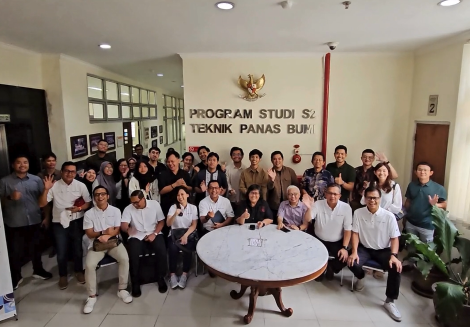 Serah Terima Fasilitas Videotron untuk Program Magister Teknik Geotermal ITB dari IGGC dan SOL